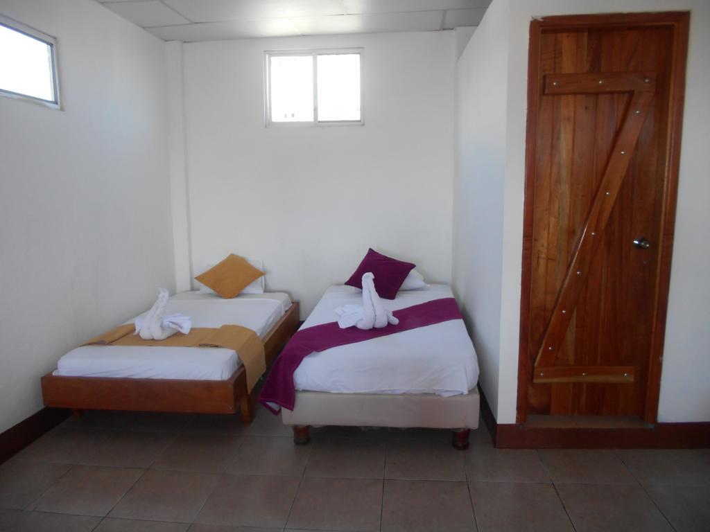El Descanso Del Petrel ปูแอร์โตอาโยรา ภายนอก รูปภาพ